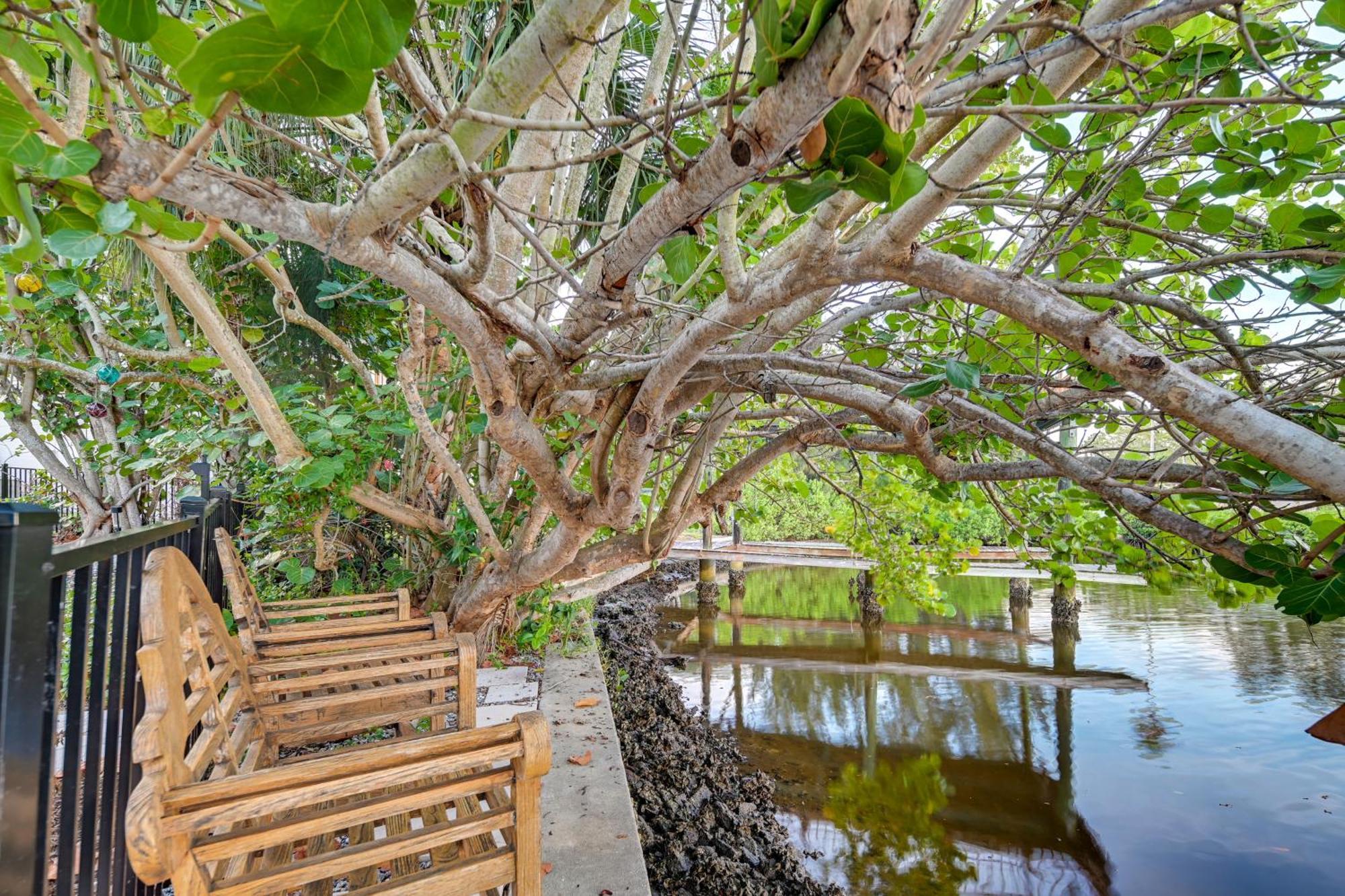 Pet-Friendly Waterfront Home - 2 Mi To Beach! 塔彭斯普林斯 外观 照片